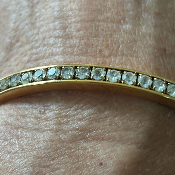 New old stock w/box Vtg Avon Bangle Rhinestone Bracelet Gold Tone 1980s - Picture 7 of 9